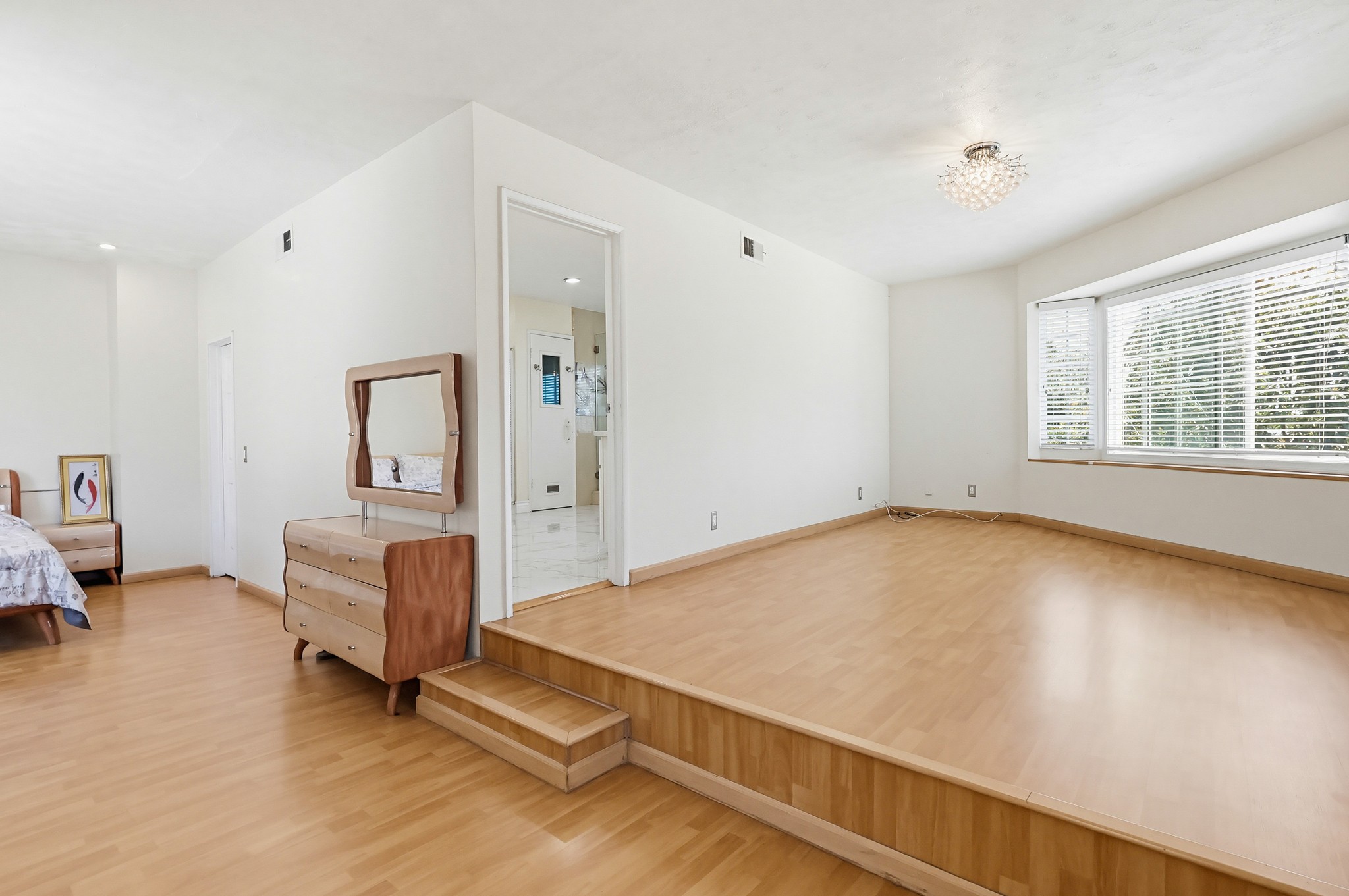 Virtual tour photo 57 of 100 for 5140 Elrovia Ave