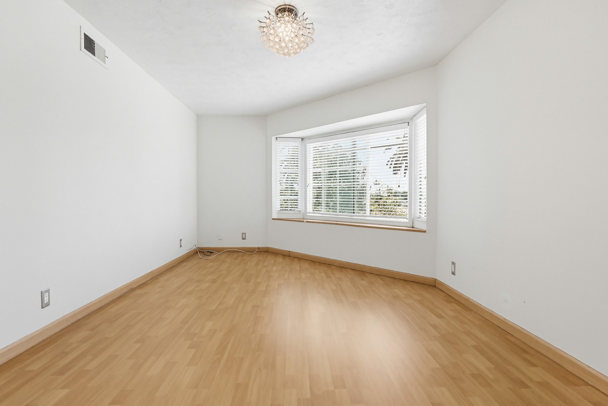 Virtual tour photo 58 of 100 for 5140 Elrovia Ave