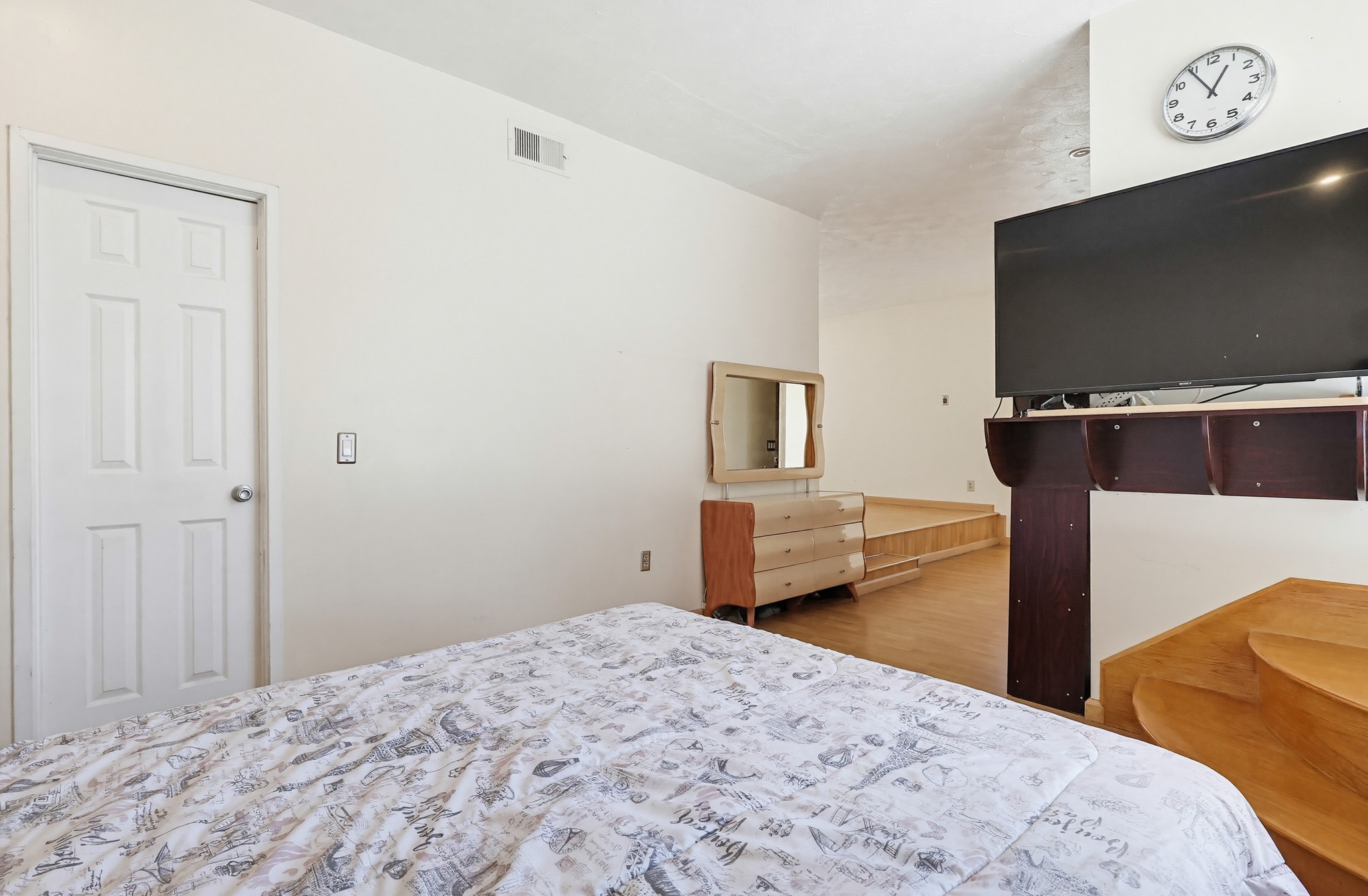 Virtual tour photo 63 of 100 for 5140 Elrovia Ave