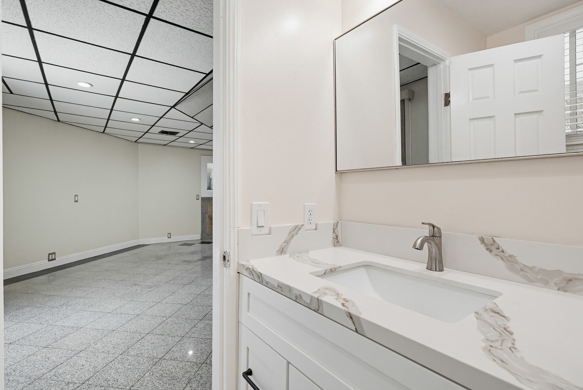 Virtual tour photo 87 of 100 for 5140 Elrovia Ave