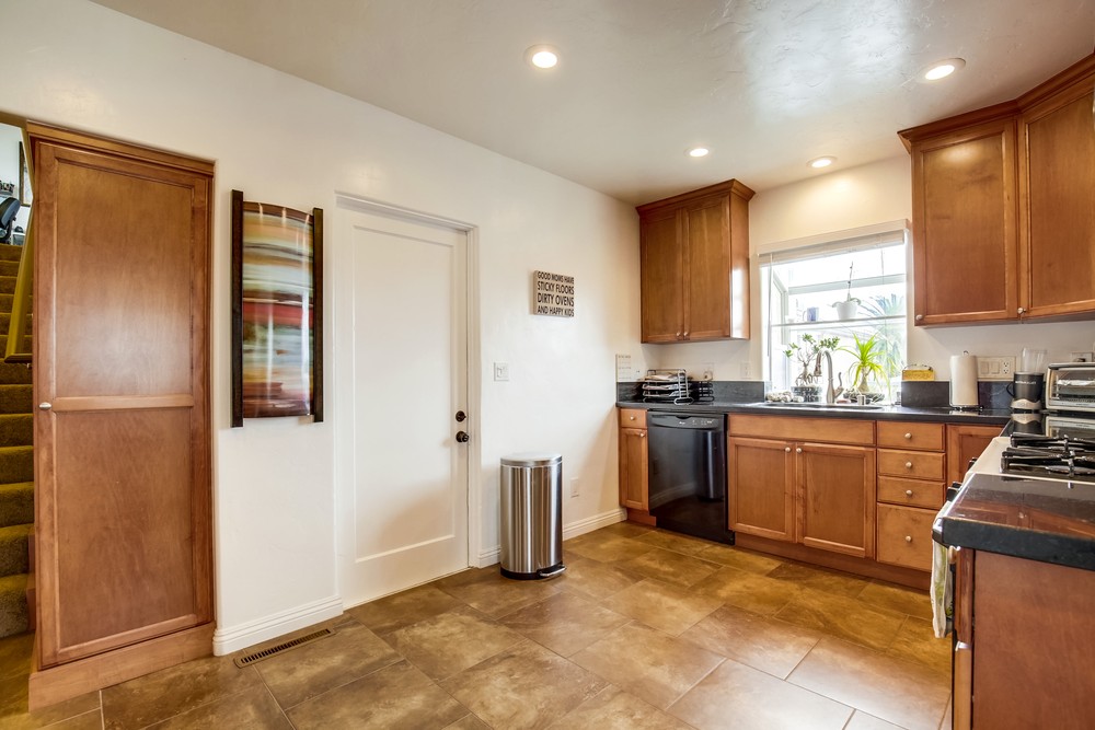 Virtual tour photo 14 of 59 for 5145 Plainview Road