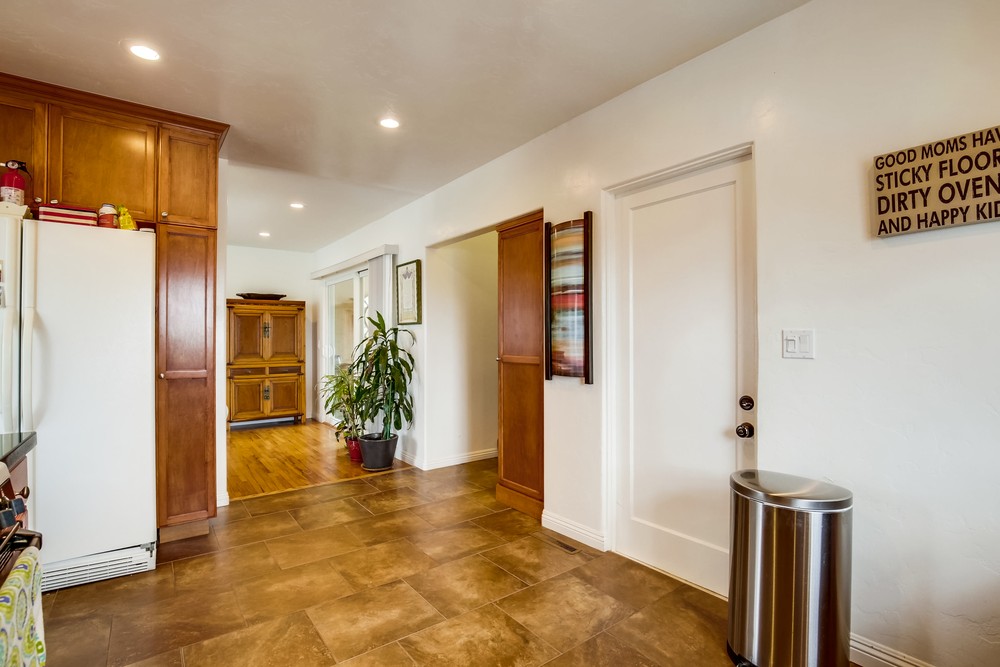 Virtual tour photo 19 of 59 for 5145 Plainview Road