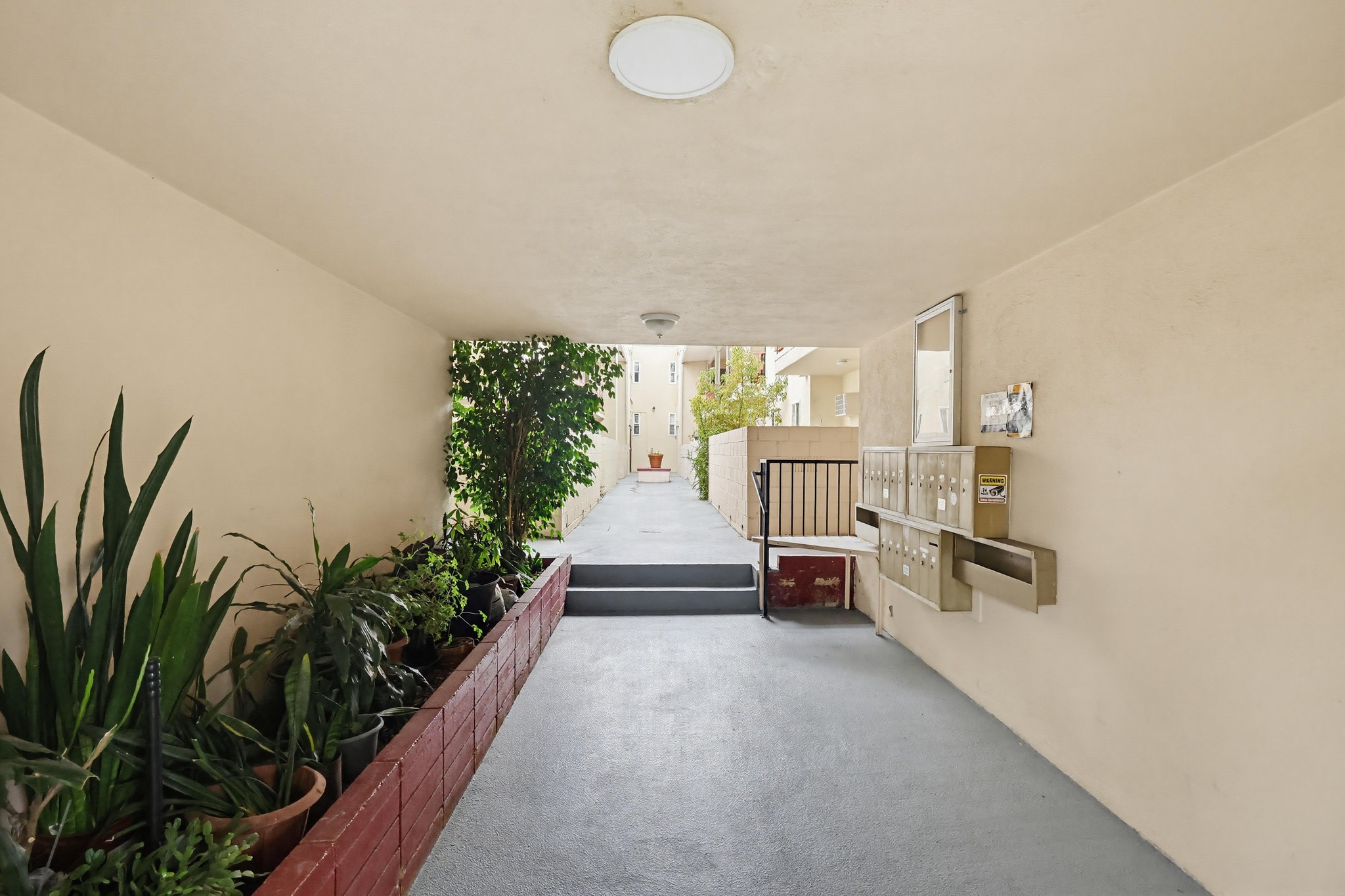 Virtual tour photo 1 of 29 for 515 N Alfred St #204