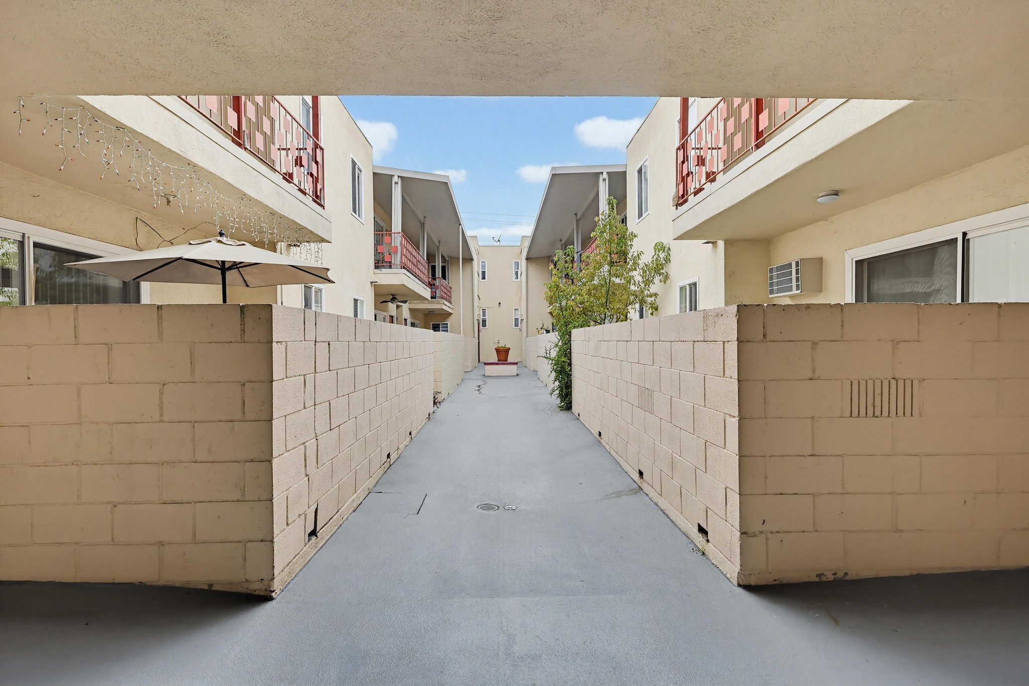 Virtual tour photo 3 of 29 for 515 N Alfred St #204