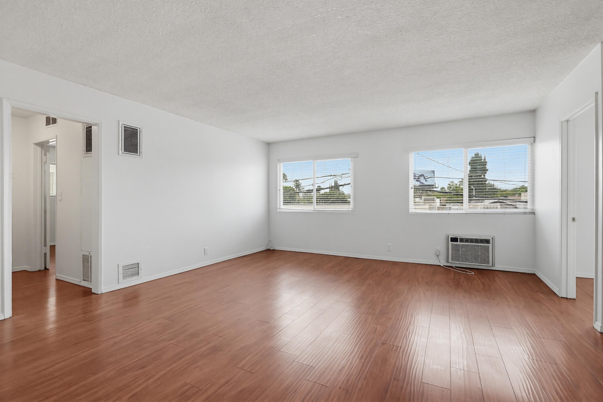 Virtual tour photo 5 of 29 for 515 N Alfred St #204