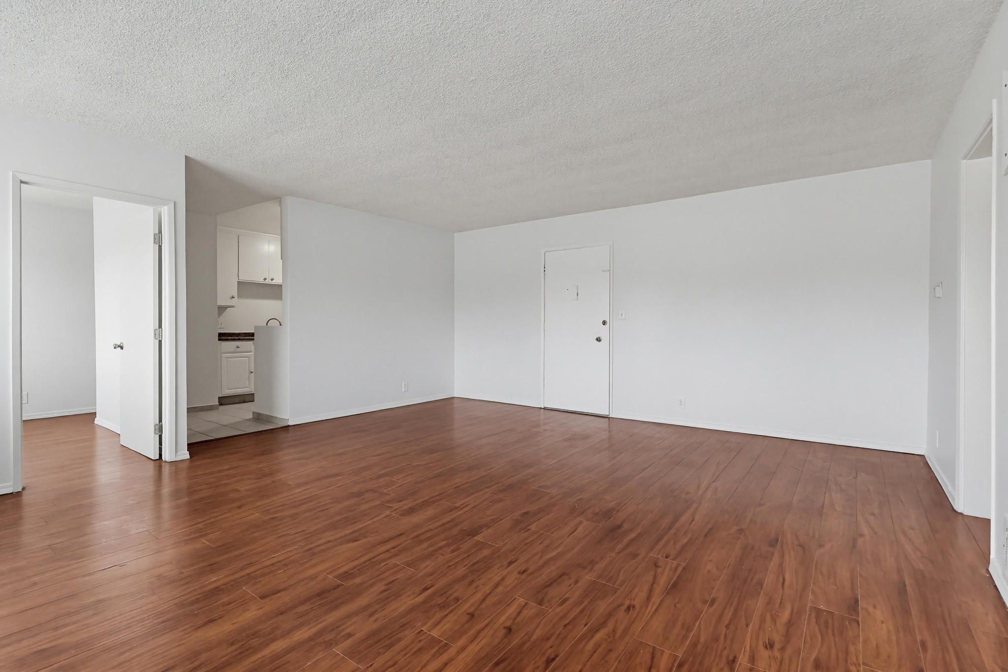 Virtual tour photo 7 of 29 for 515 N Alfred St #204