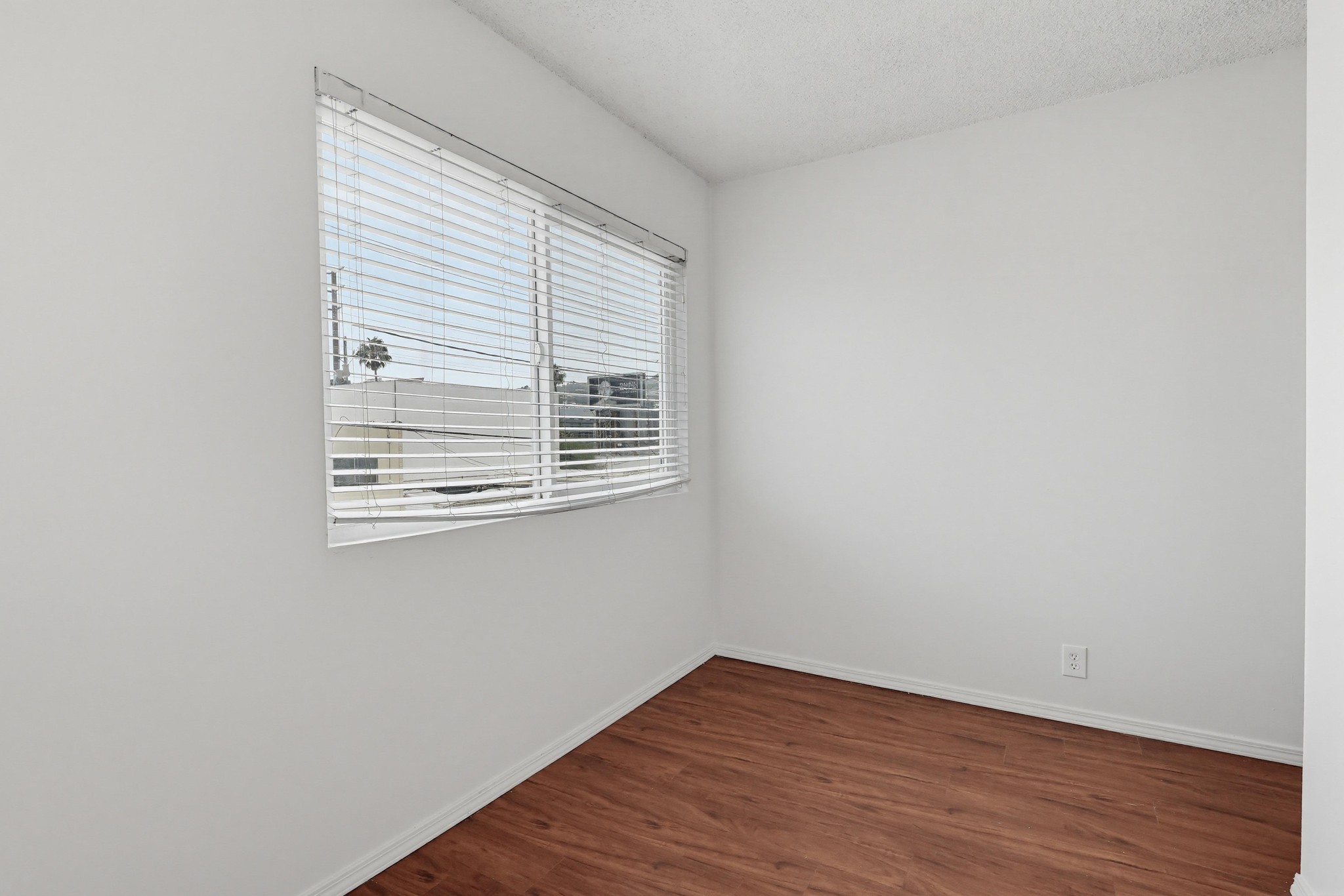 Virtual tour photo 12 of 29 for 515 N Alfred St #204
