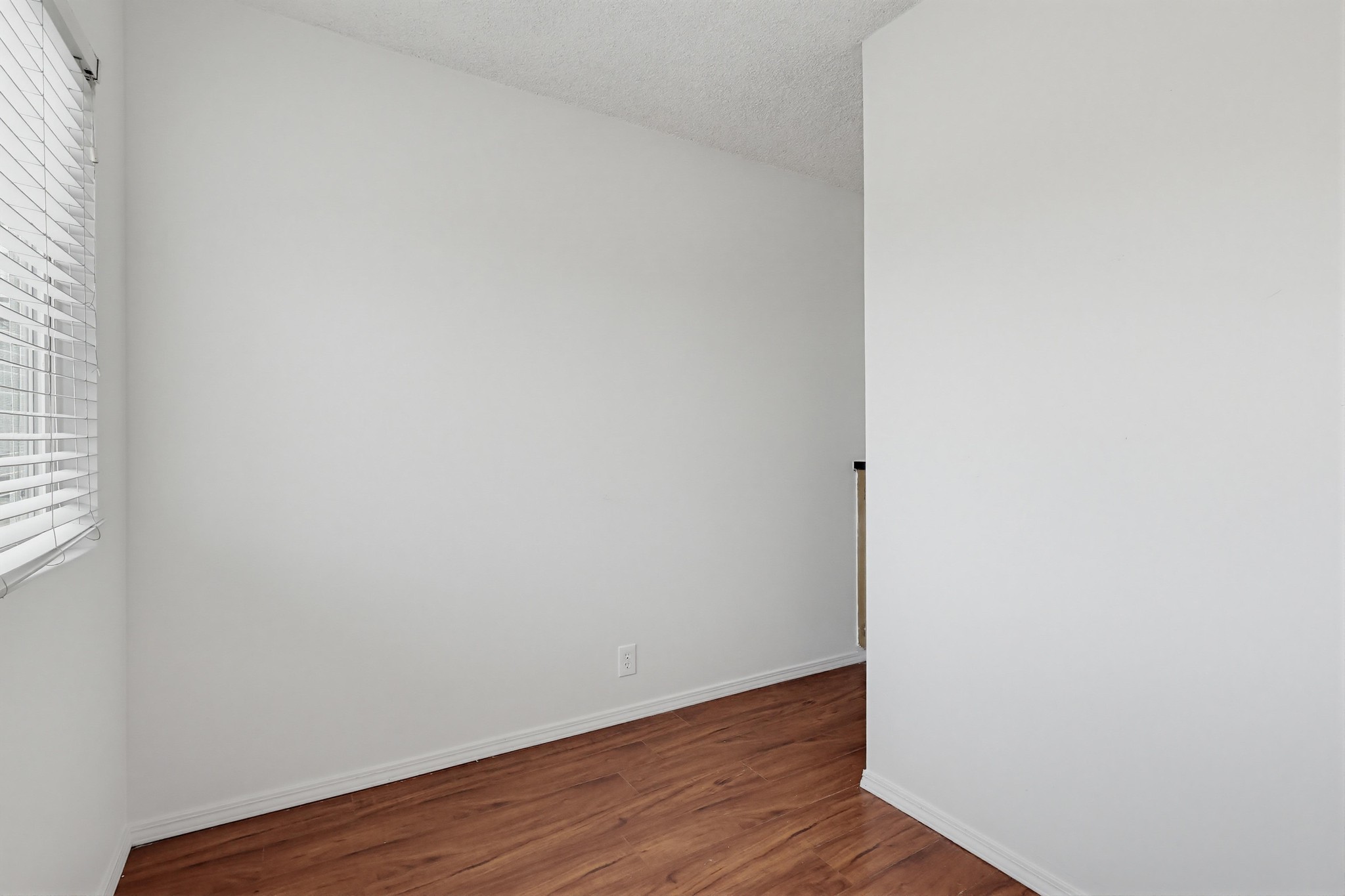 Virtual tour photo 13 of 29 for 515 N Alfred St #204