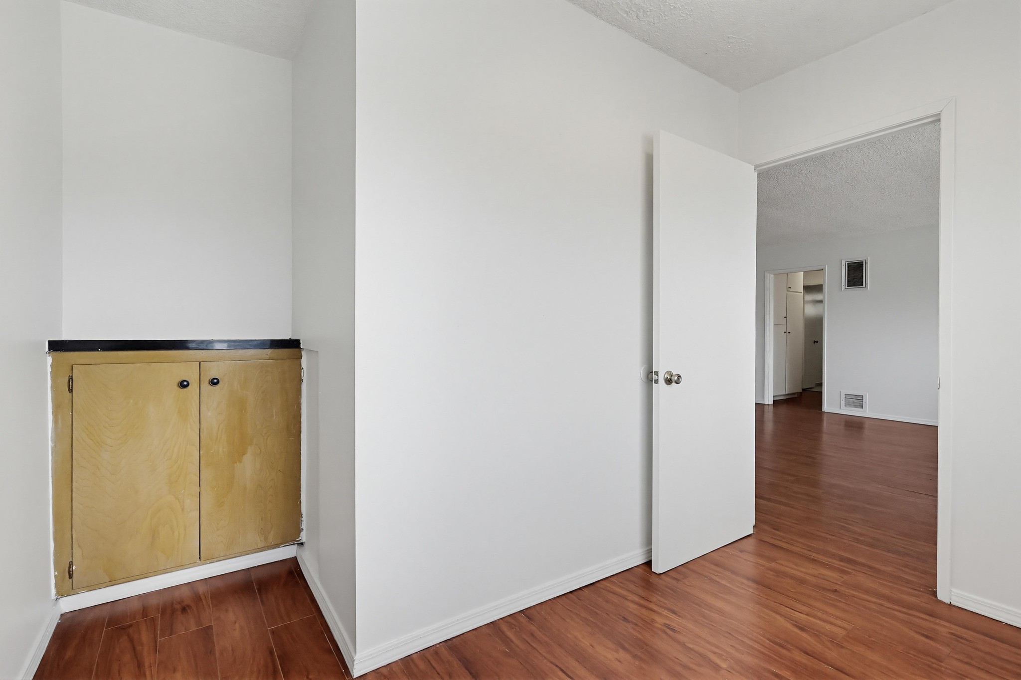 Virtual tour photo 14 of 29 for 515 N Alfred St #204