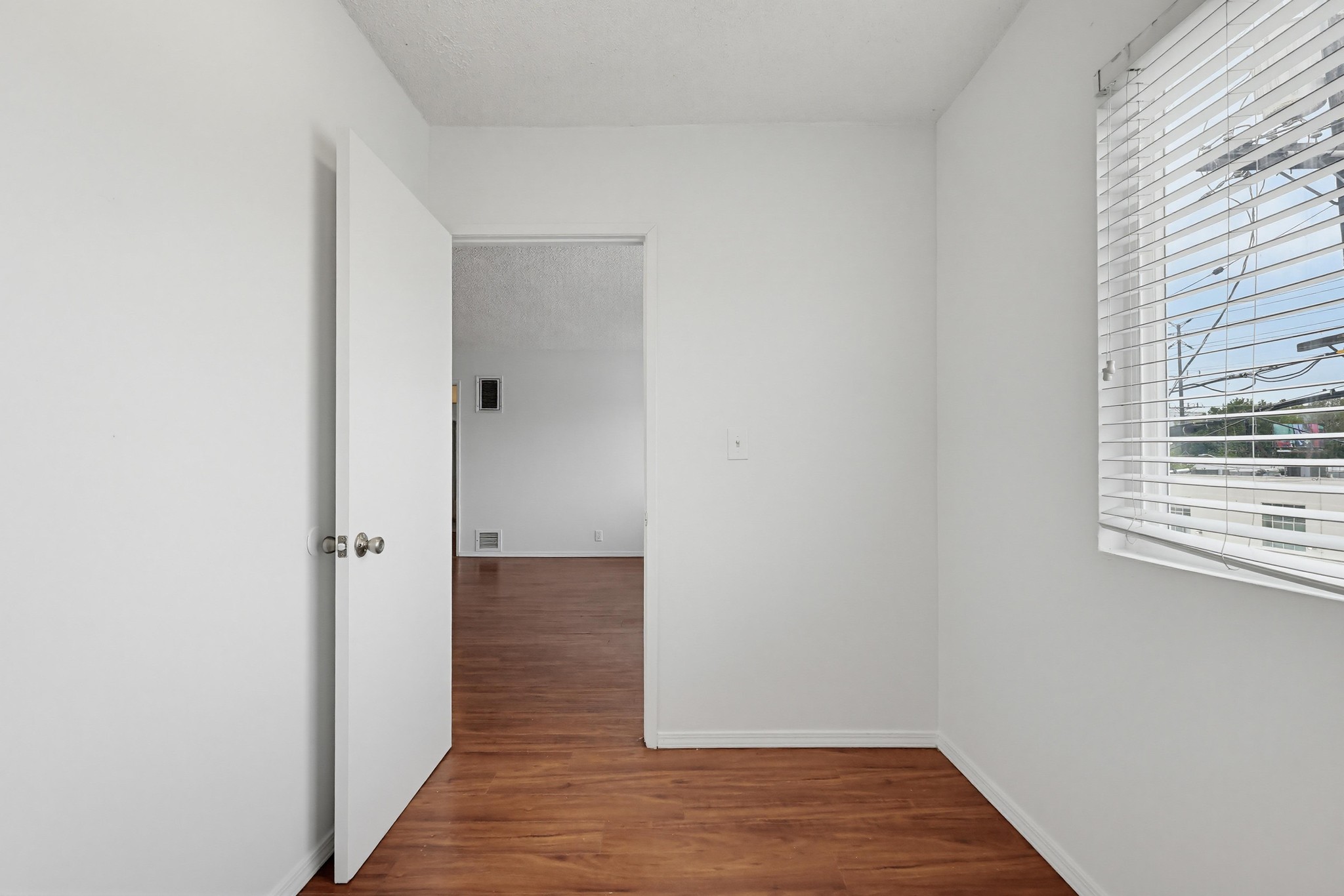 Virtual tour photo 15 of 29 for 515 N Alfred St #204