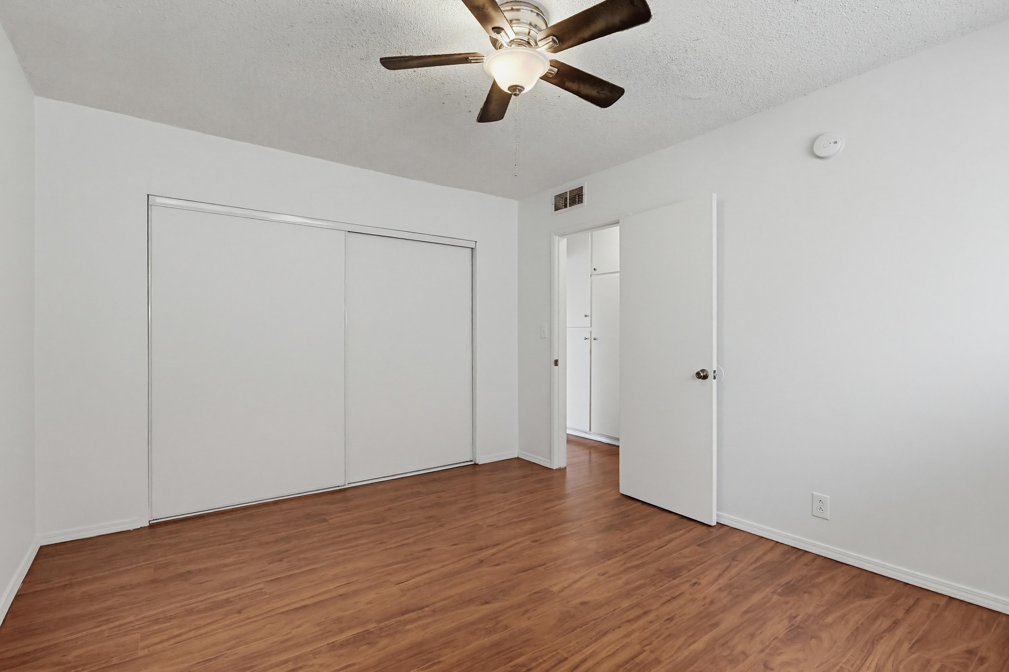 Virtual tour photo 20 of 29 for 515 N Alfred St #204
