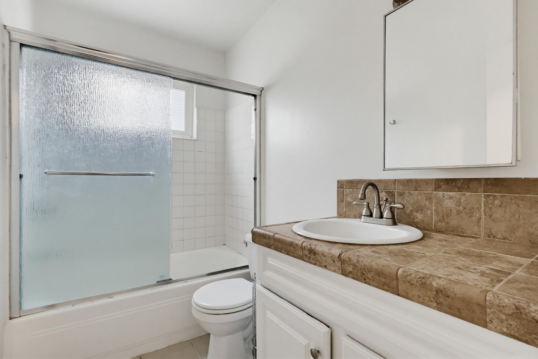Virtual tour photo 22 of 29 for 515 N Alfred St #204