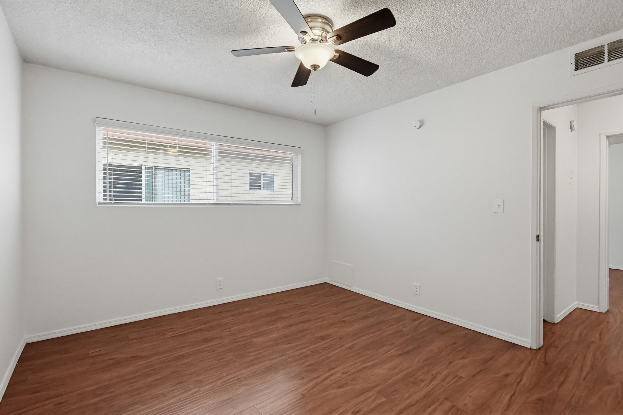 Virtual tour photo 24 of 29 for 515 N Alfred St #204