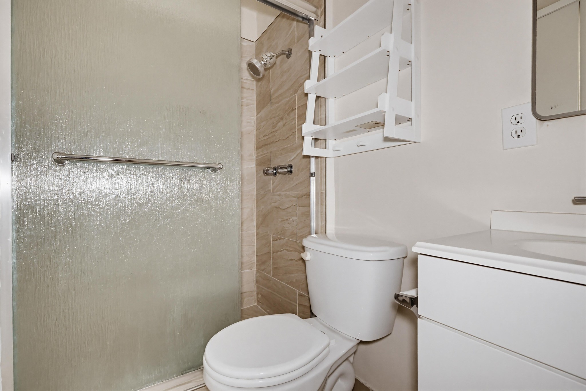 Virtual tour photo 28 of 29 for 515 N Alfred St #204