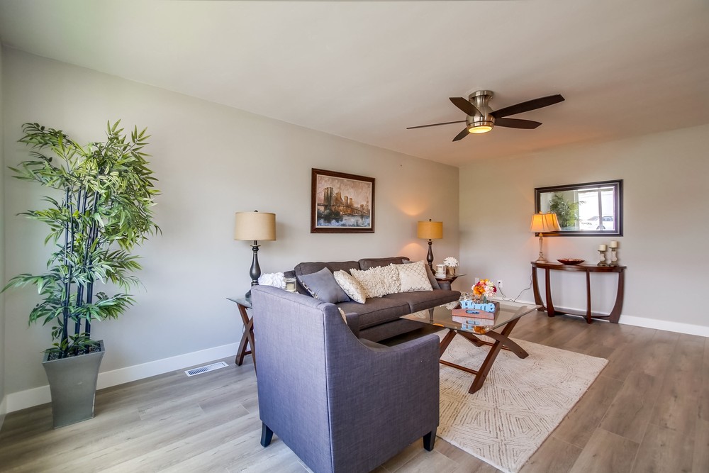 Virtual tour photo 6 of 51 for 5162 Caywood St
