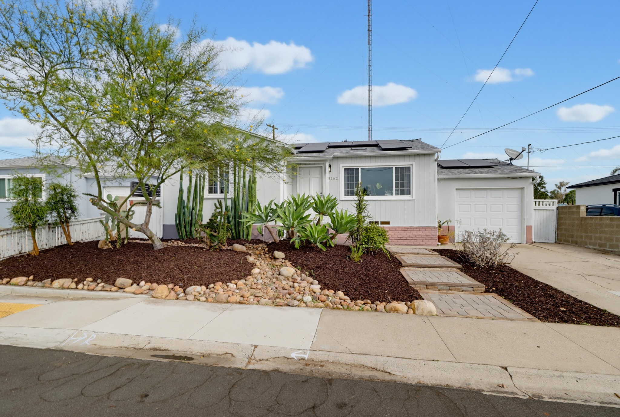 Virtual tour photo 3 of 44 for 5162 Pirotte Dr