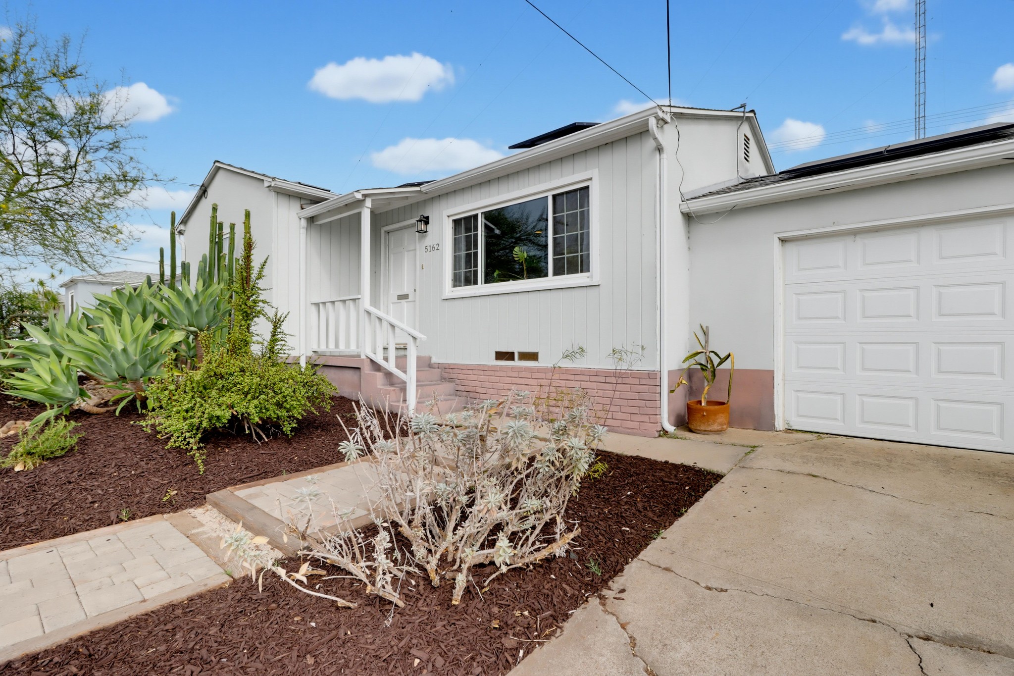 Virtual tour photo 7 of 44 for 5162 Pirotte Dr