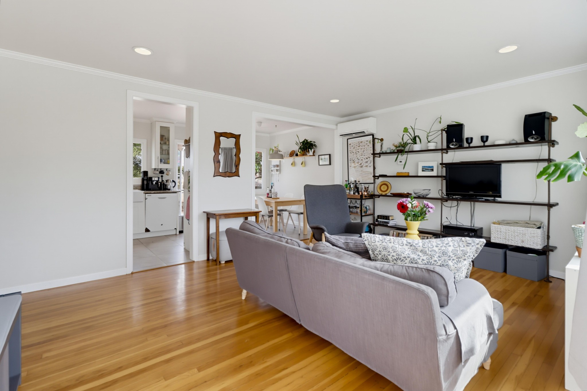 Virtual tour photo 9 of 44 for 5162 Pirotte Dr