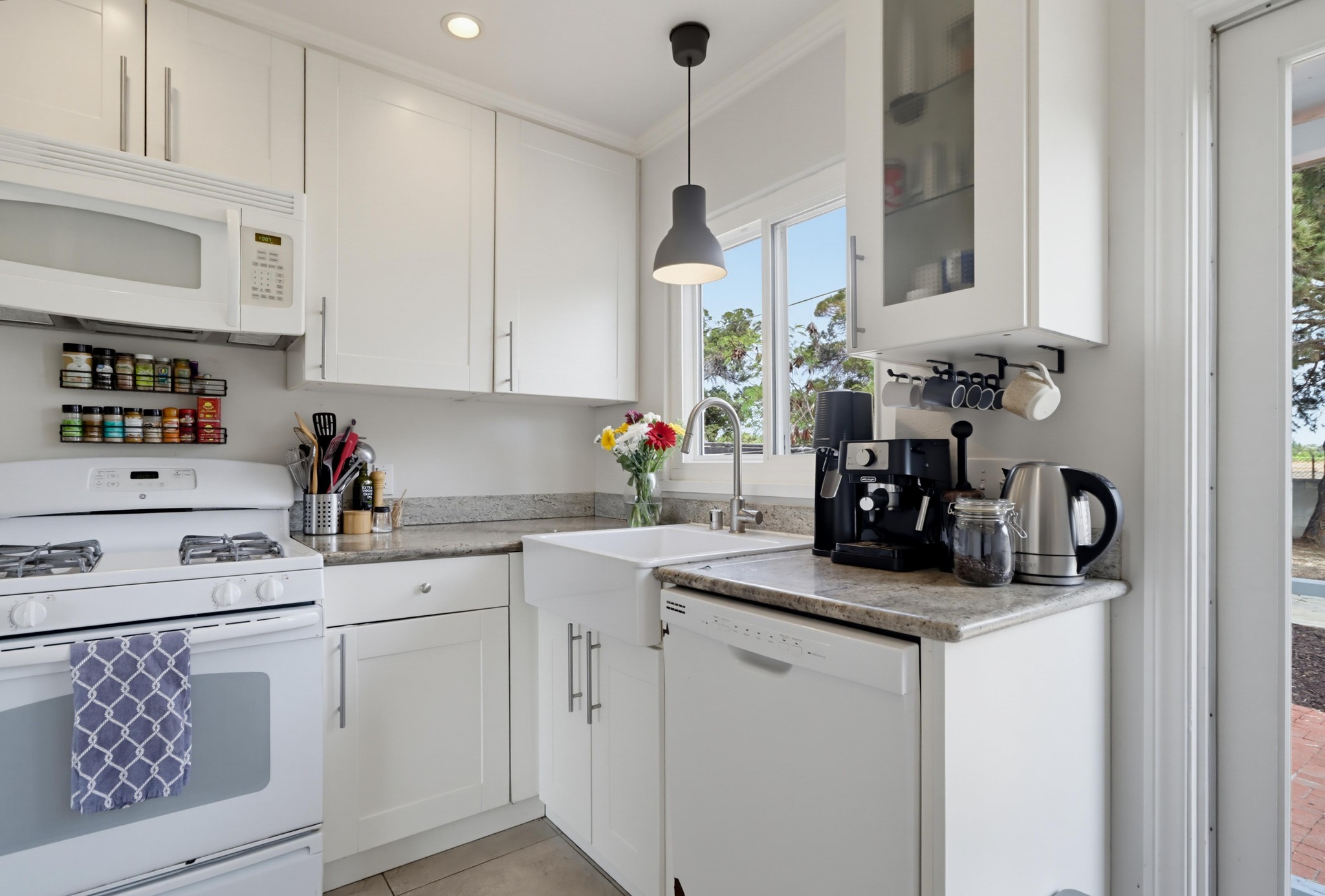 Virtual tour photo 17 of 44 for 5162 Pirotte Dr