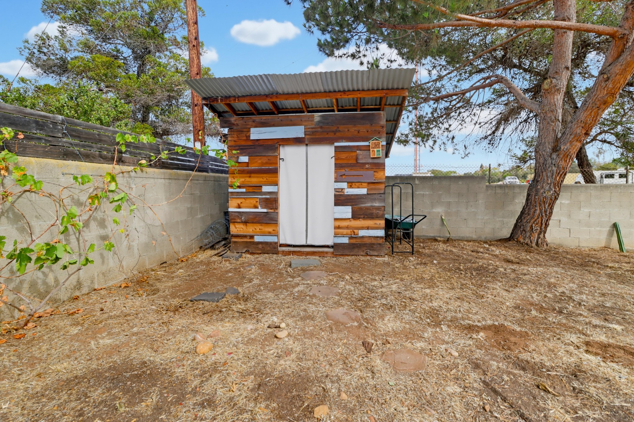 Virtual tour photo 40 of 44 for 5162 Pirotte Dr