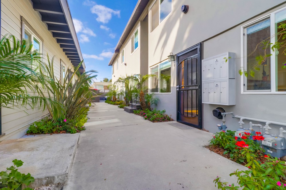 Virtual tour photo 5 of 16 for 5170 Bayard St #1