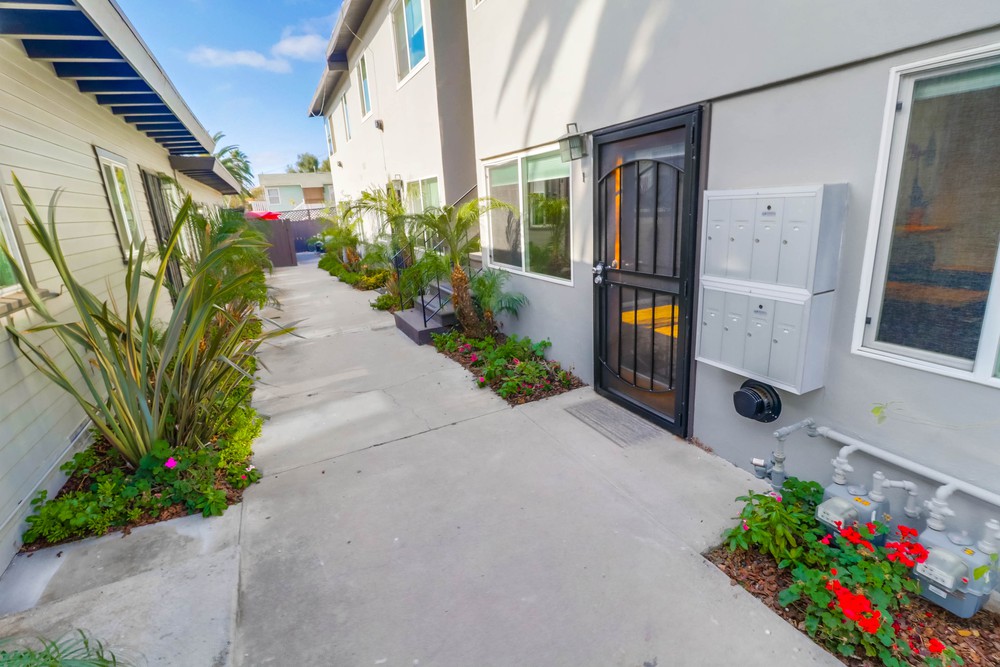 Virtual tour photo 6 of 16 for 5170 Bayard St #1