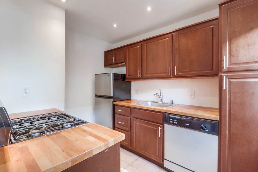 Virtual tour photo 12 of 16 for 5170 Bayard St #1