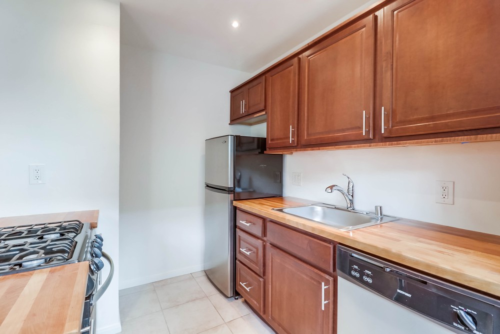 Virtual tour photo 13 of 16 for 5170 Bayard St #1