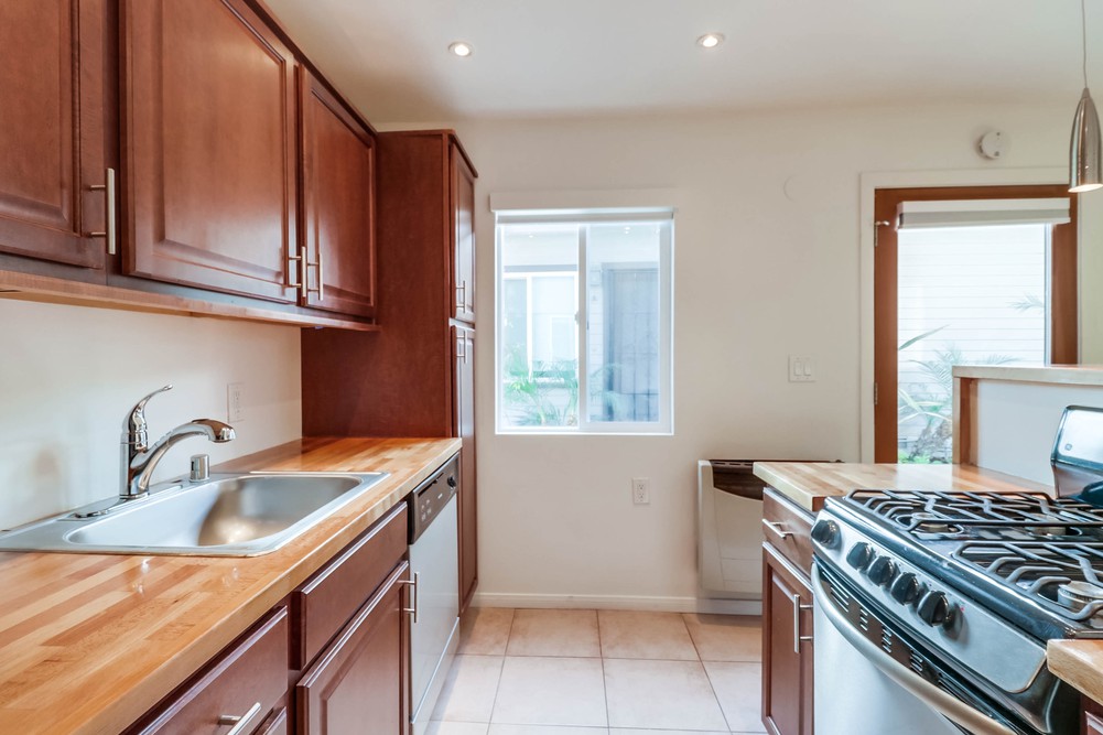 Virtual tour photo 14 of 16 for 5170 Bayard St #1