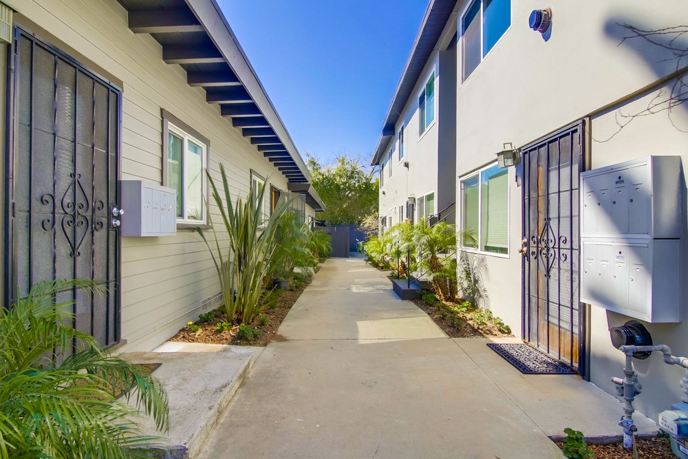 Virtual tour photo 4 of 27 for 5170 Bayard St #3