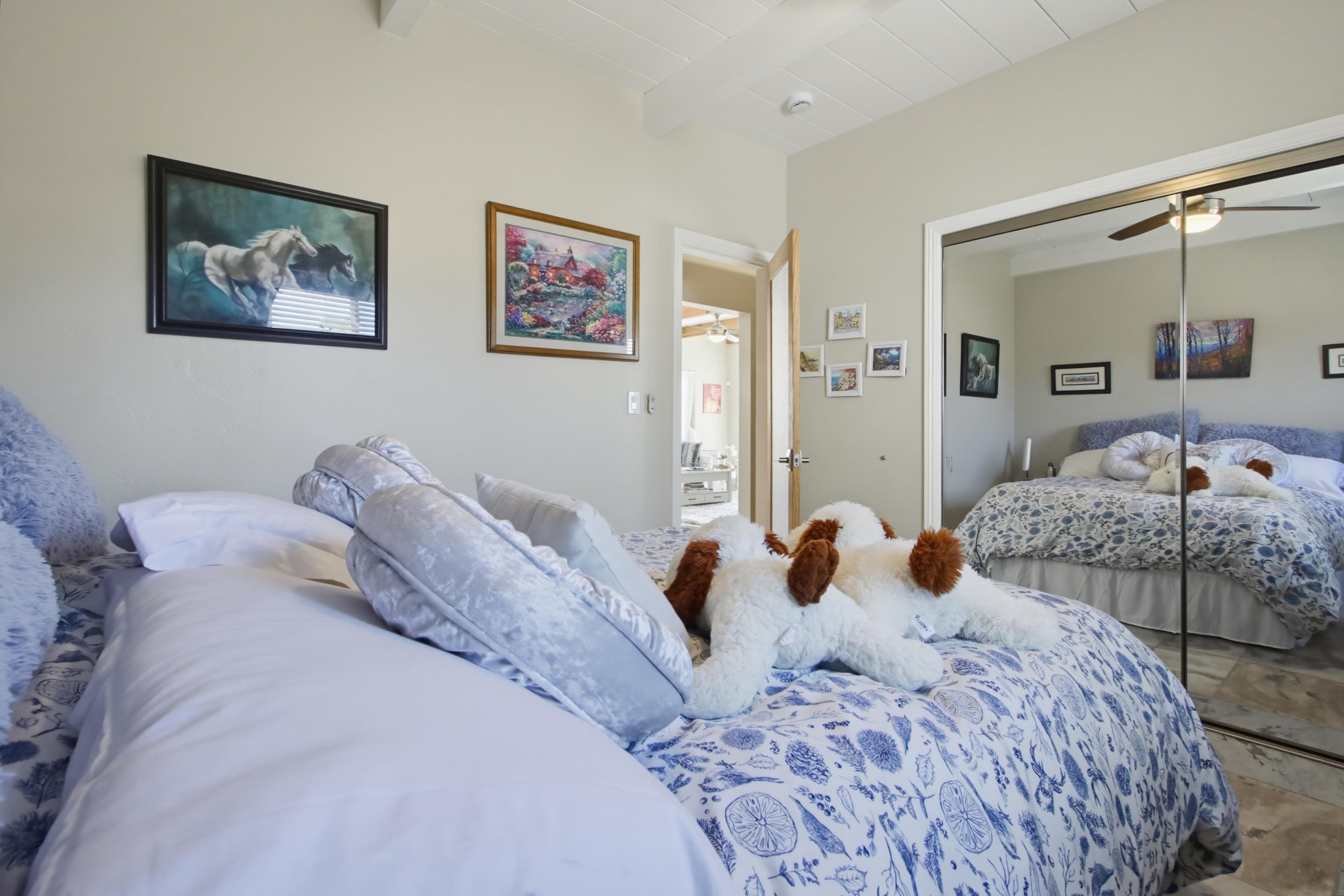 Virtual tour photo 23 of 37 for 519 Stratford Ct Unit R