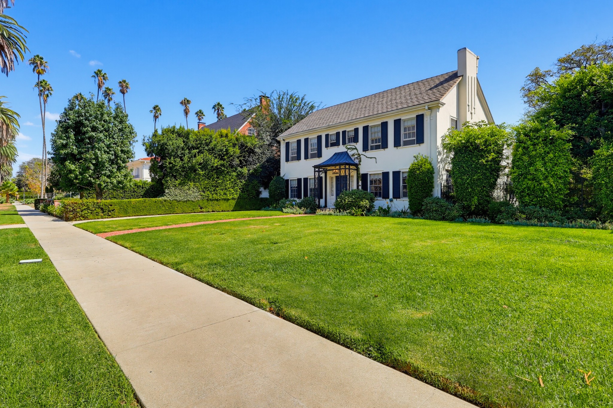 Virtual tour photo 3 of 152 for 520 S Irving Blvd