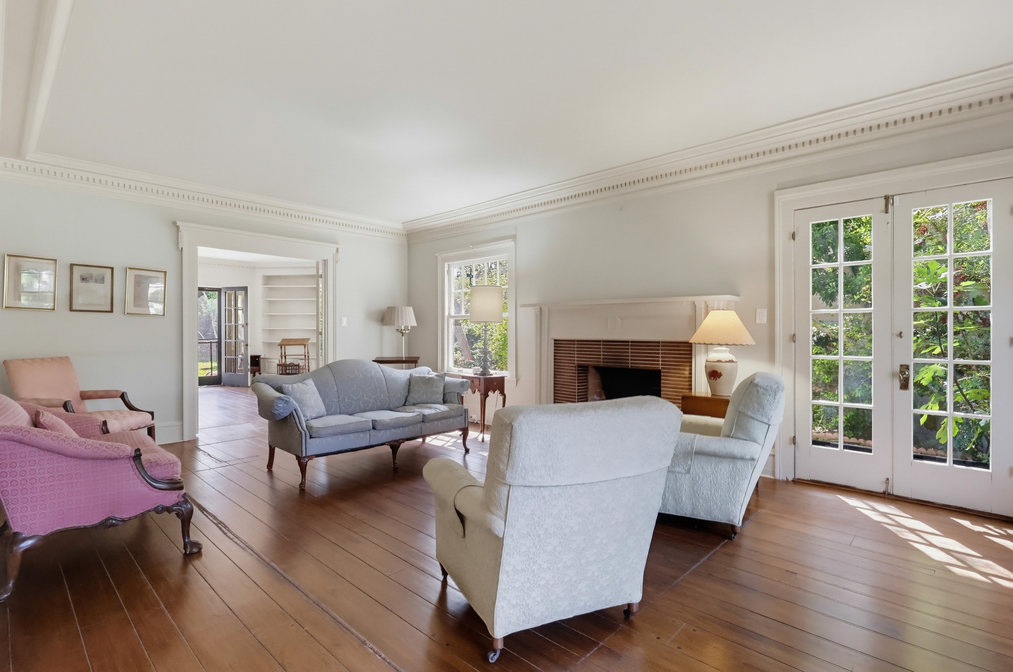Virtual tour photo 7 of 152 for 520 S Irving Blvd