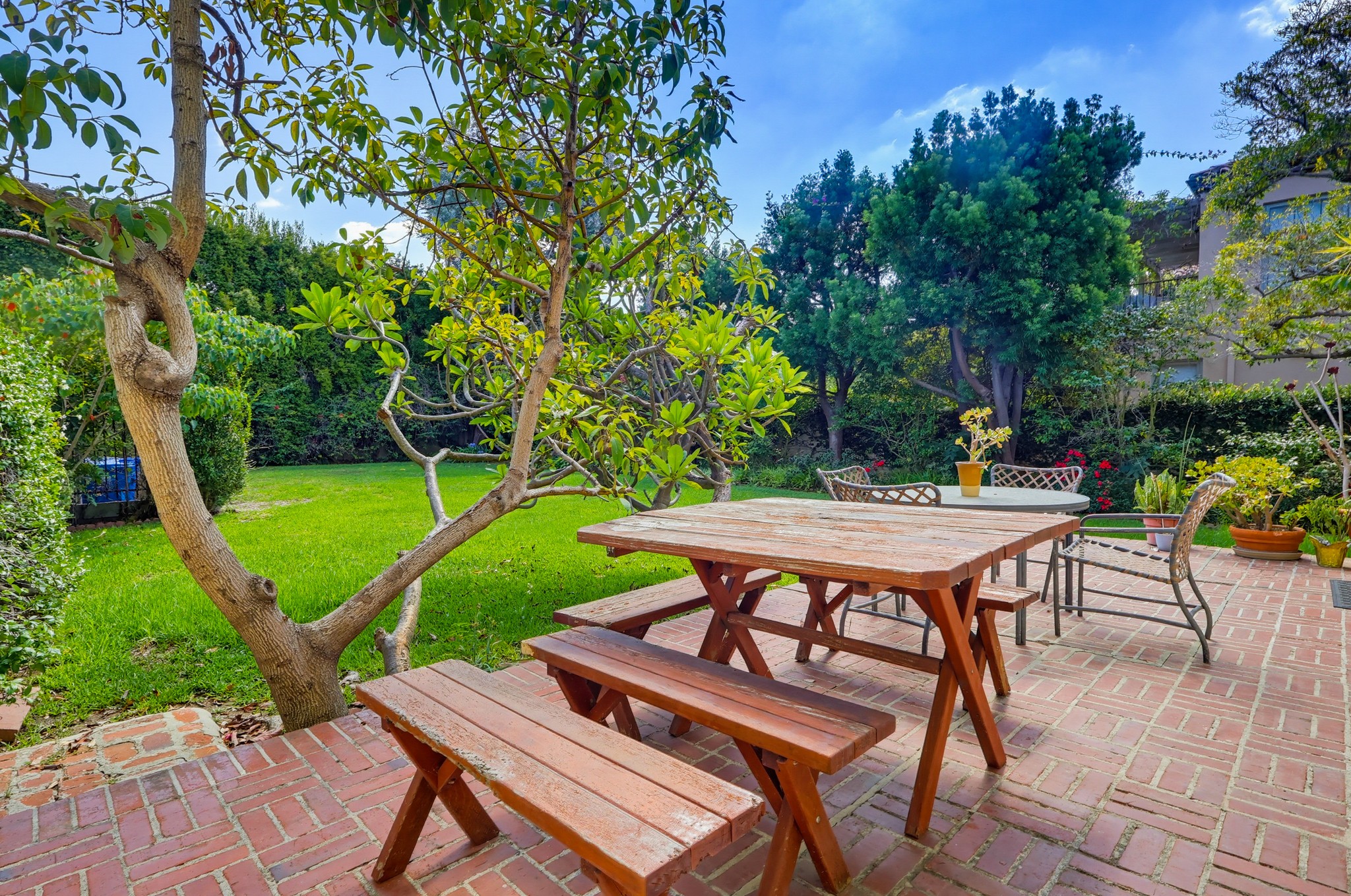 Virtual tour photo 101 of 152 for 520 S Irving Blvd