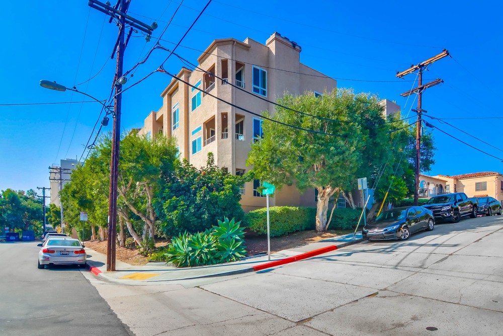 Virtual tour photo 1 of 49 for 521 Arbor Dr