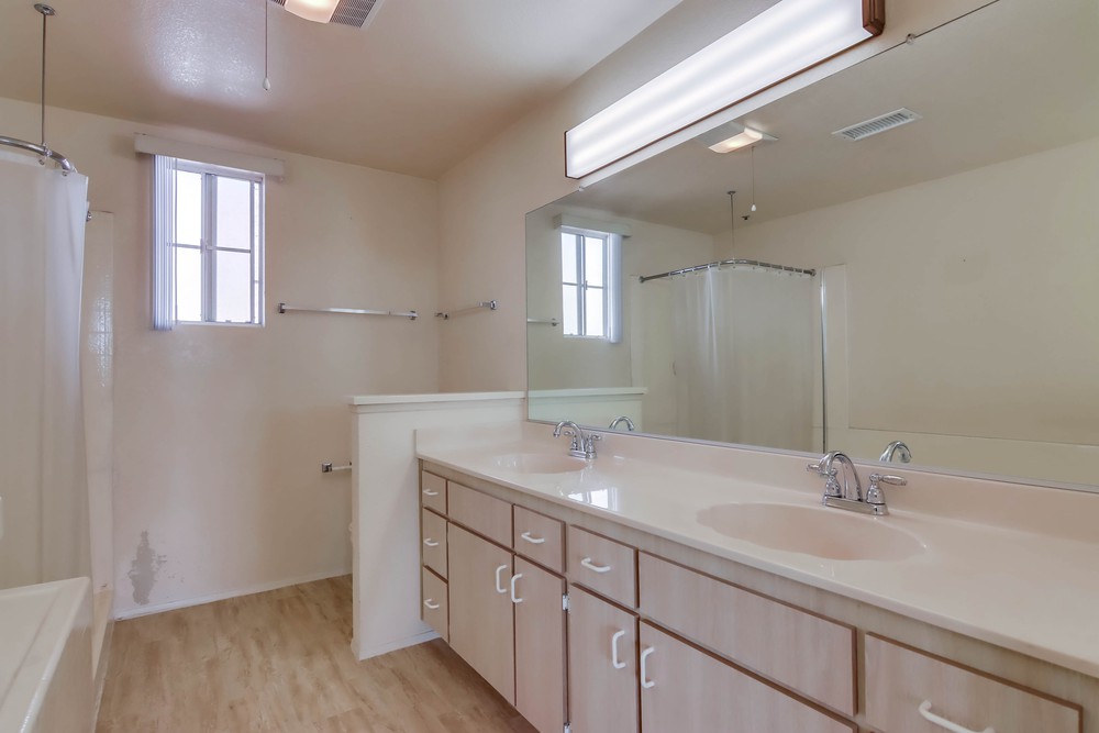 Virtual tour photo 37 of 49 for 521 Arbor Dr