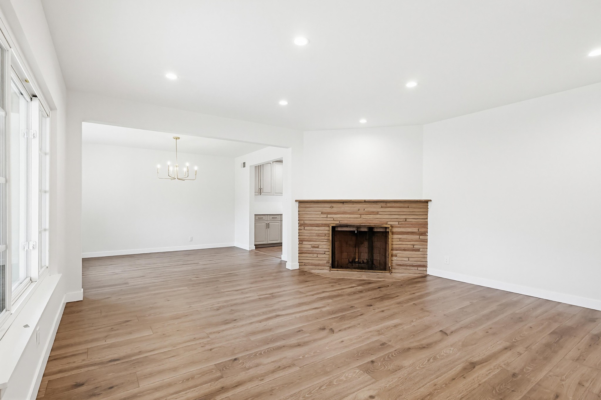 Virtual tour photo 8 of 62 for 5225 Babcock Ave
