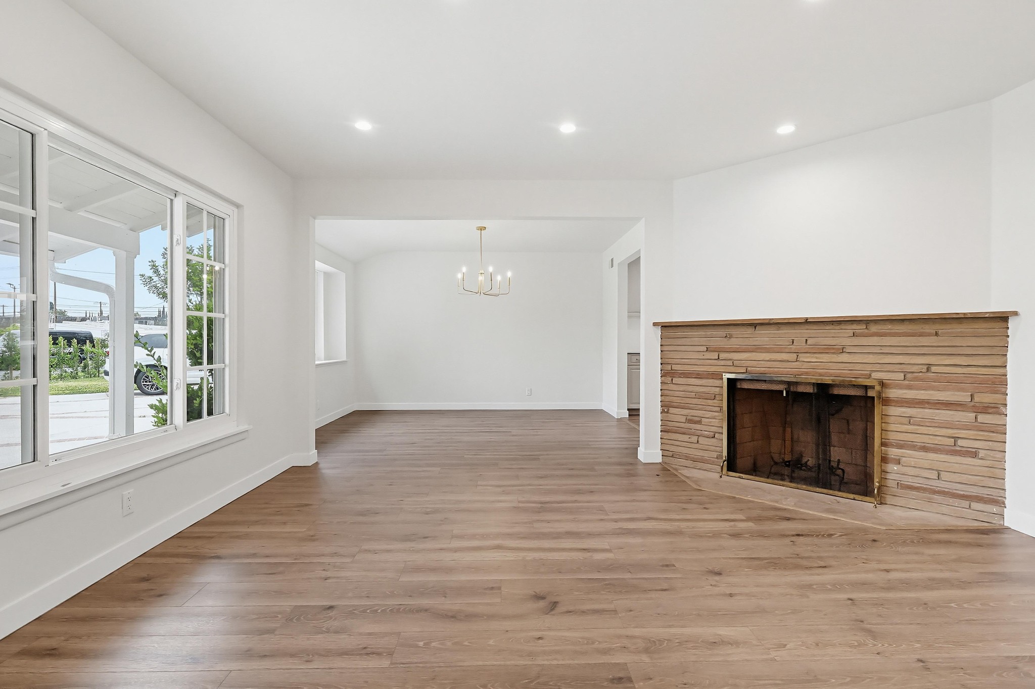 Virtual tour photo 9 of 62 for 5225 Babcock Ave