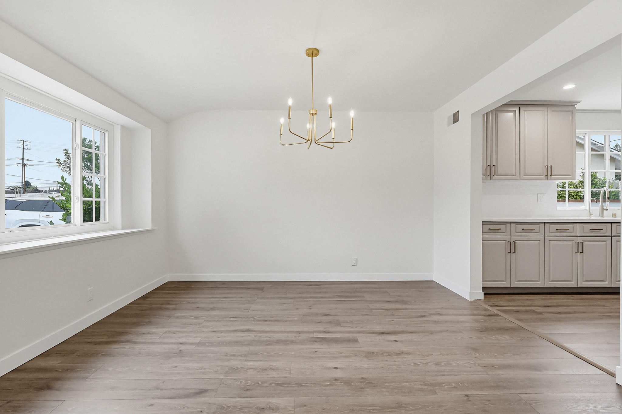 Virtual tour photo 14 of 62 for 5225 Babcock Ave