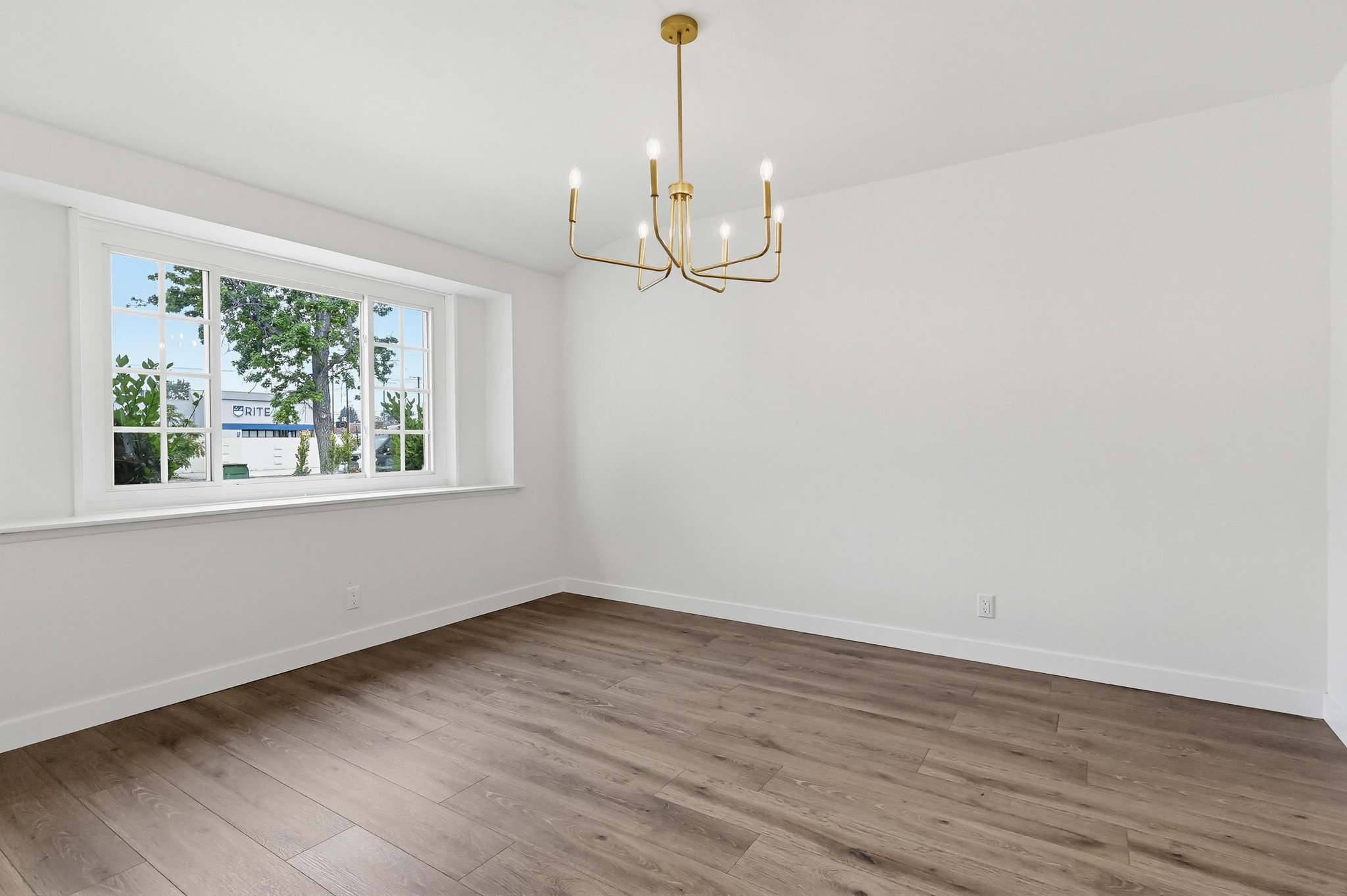 Virtual tour photo 15 of 62 for 5225 Babcock Ave