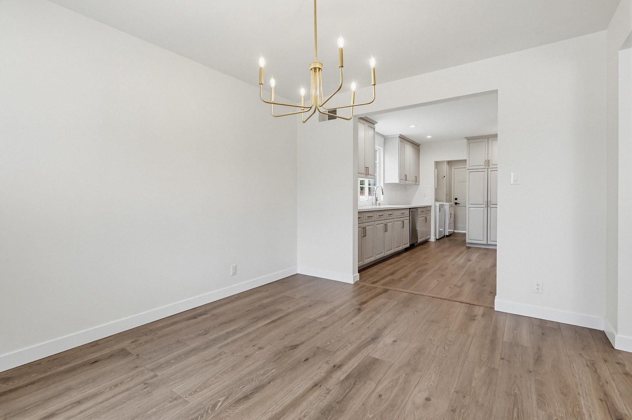 Virtual tour photo 16 of 62 for 5225 Babcock Ave