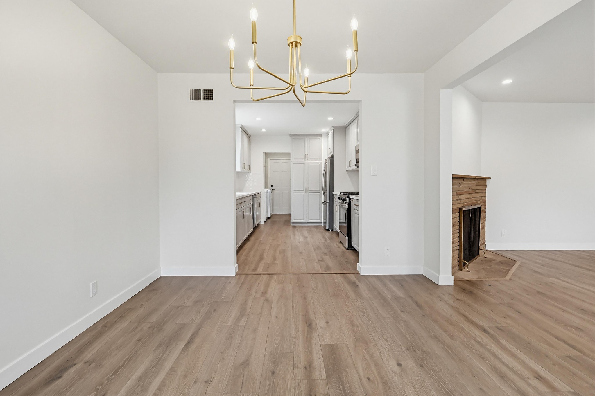 Virtual tour photo 17 of 62 for 5225 Babcock Ave