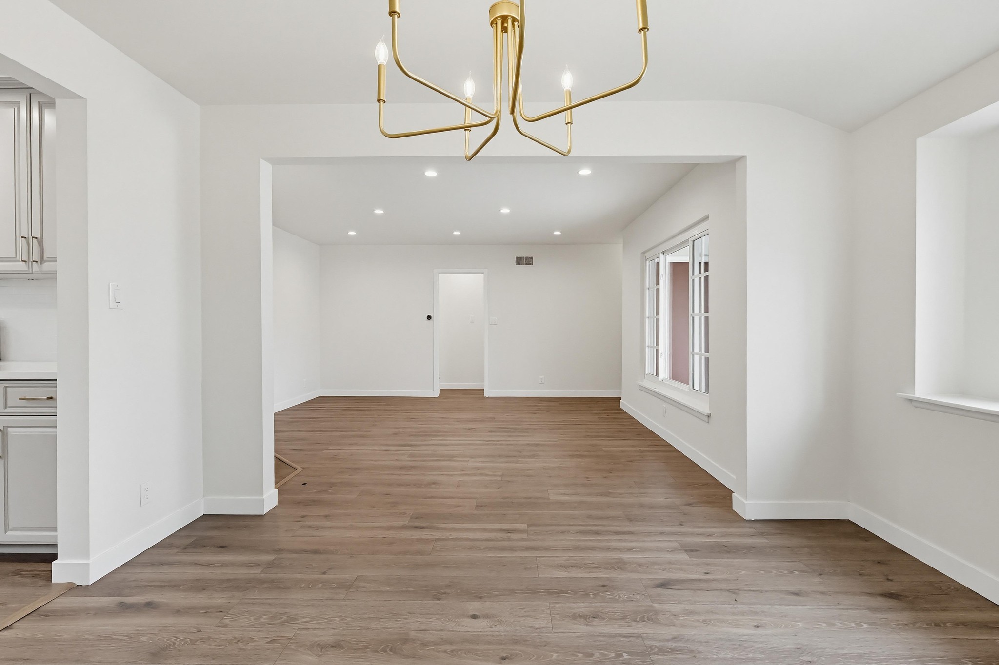 Virtual tour photo 19 of 62 for 5225 Babcock Ave