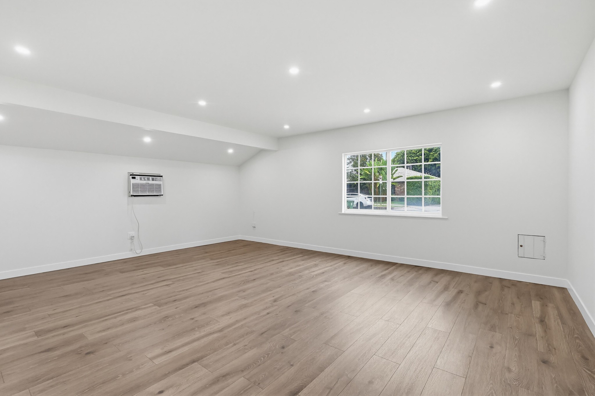 Virtual tour photo 31 of 62 for 5225 Babcock Ave
