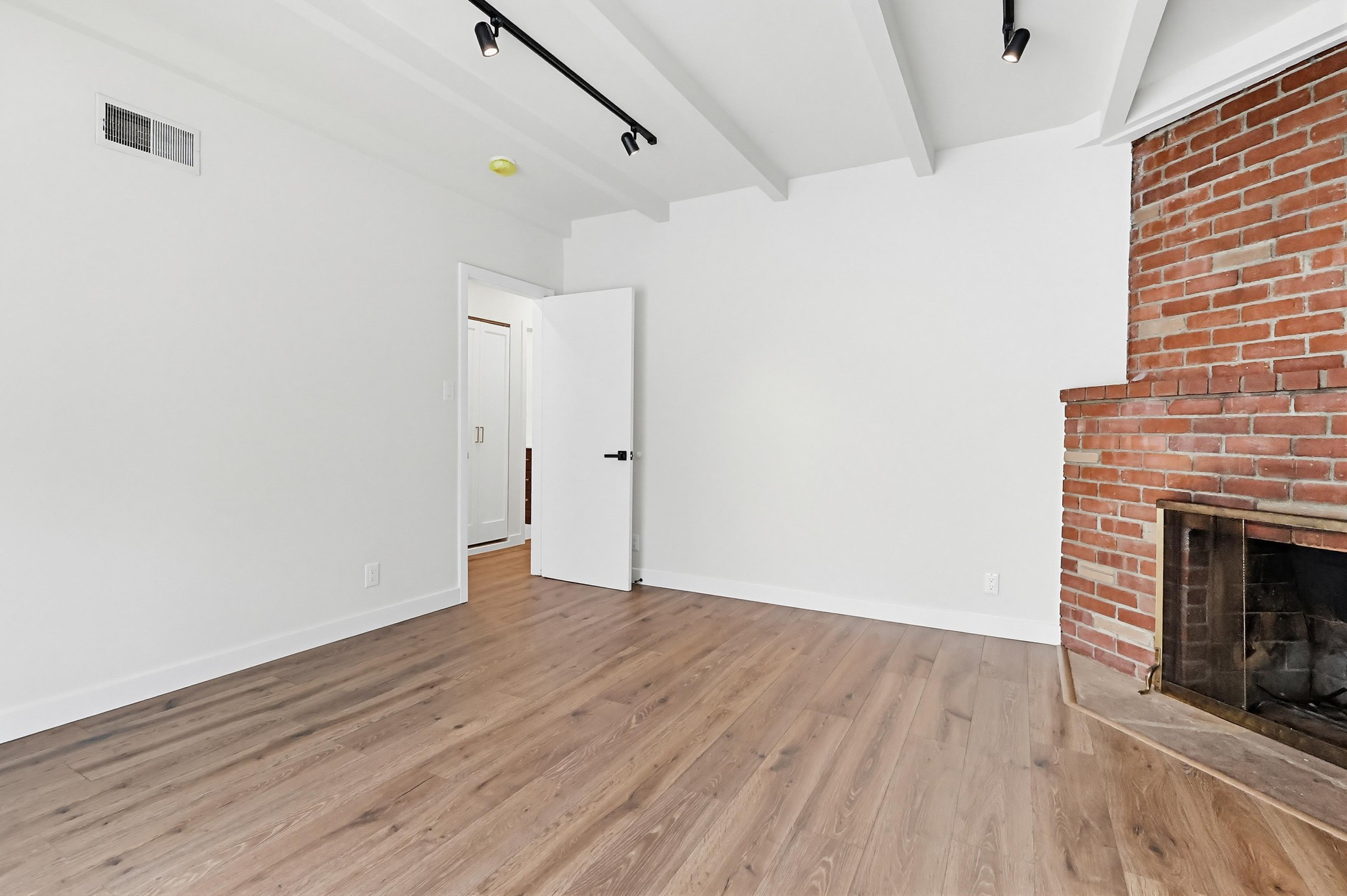 Virtual tour photo 52 of 62 for 5225 Babcock Ave