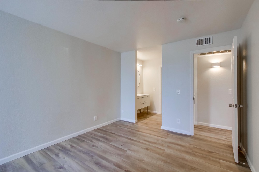 Virtual tour photo 23 of 34 for 5228 Cass St #1