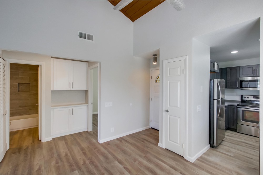 Virtual tour photo 6 of 38 for 5228 Cass St #3