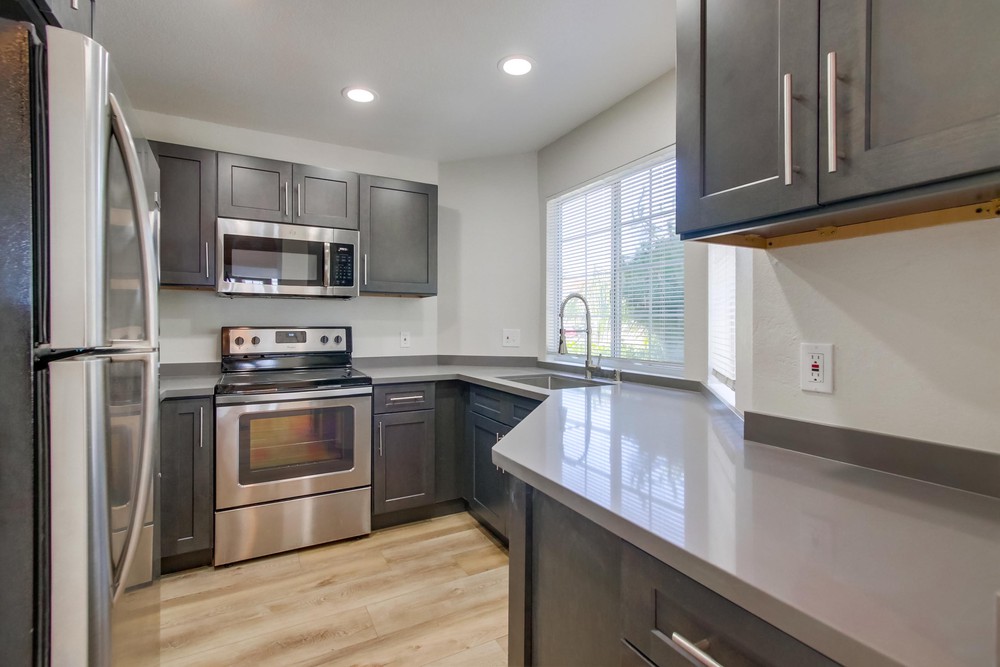 Virtual tour photo 13 of 38 for 5228 Cass St #3