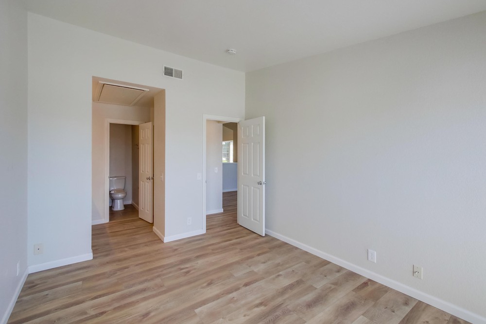 Virtual tour photo 22 of 38 for 5228 Cass St #3