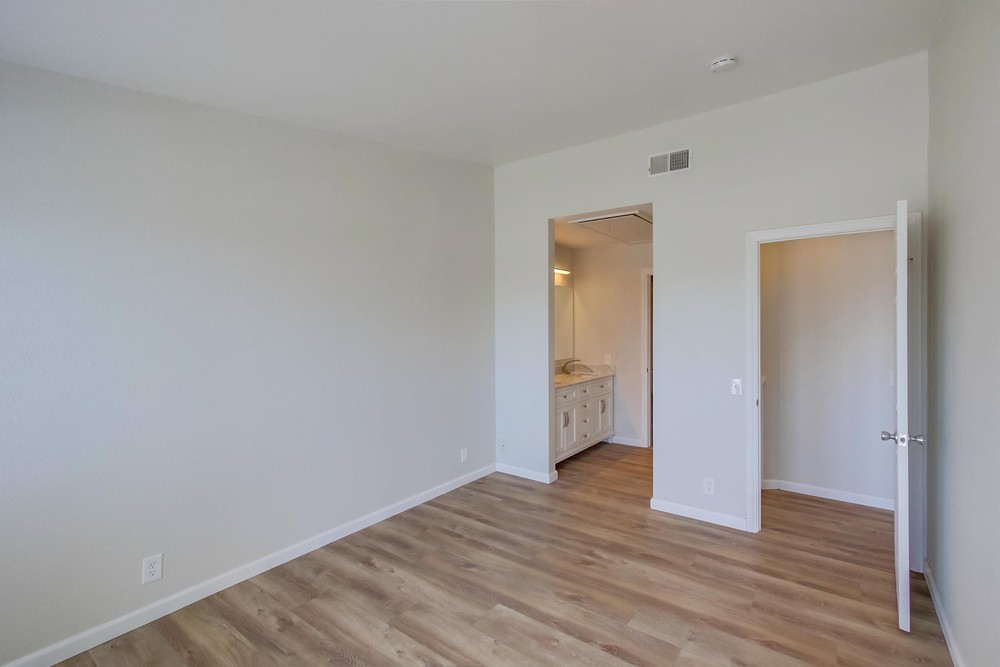 Virtual tour photo 23 of 38 for 5228 Cass St #3
